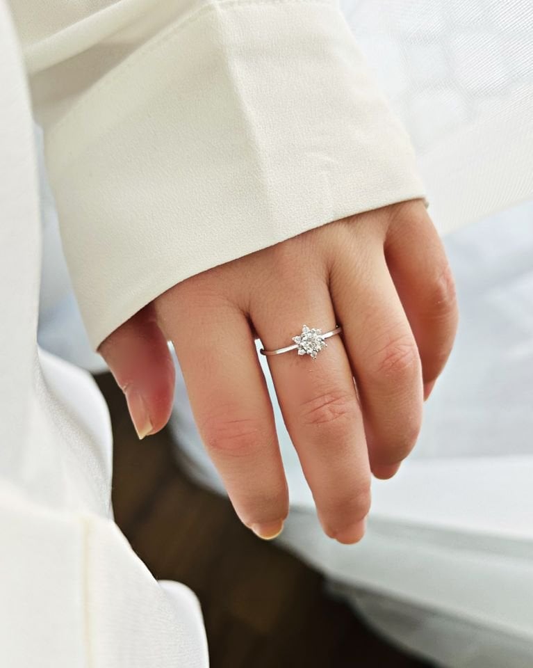 Beyaz Taş Çıtır Çiçek Yüzük|925 Gümüş