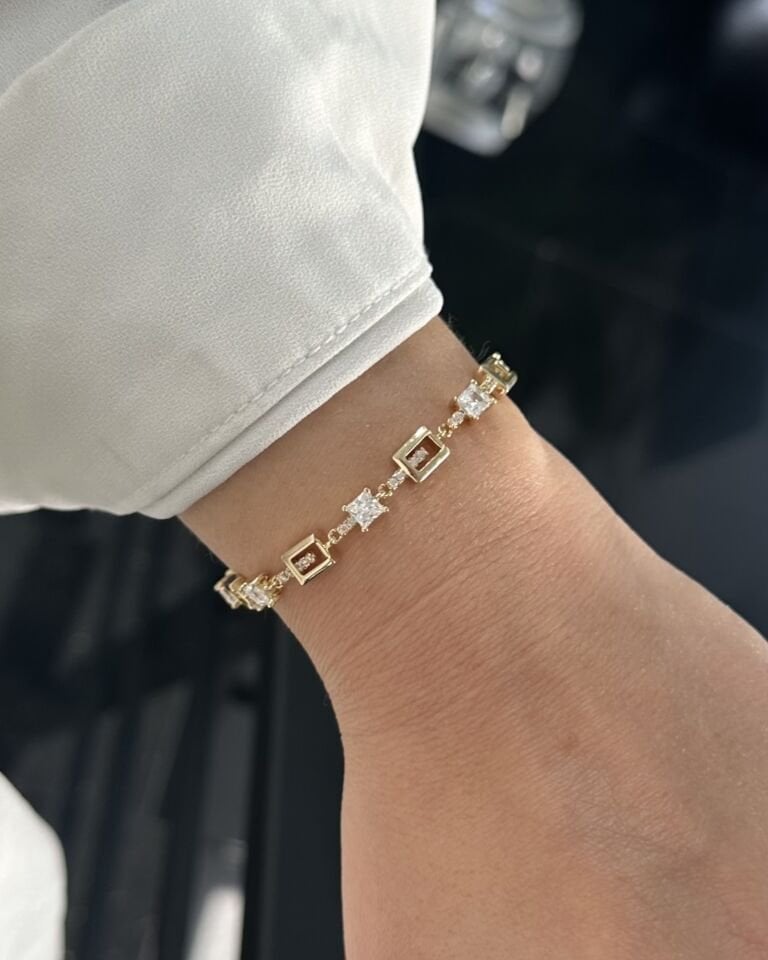 Açık Gold Kare Taş Detaylı Bileklik