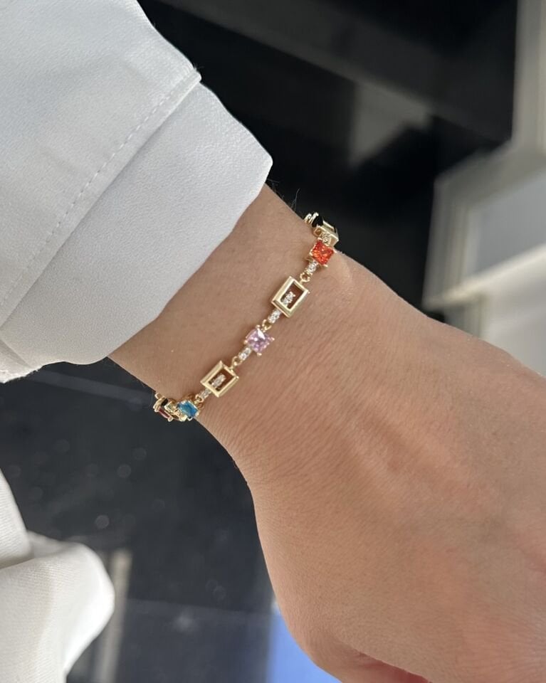 Açık Gold Renkli Kare Taşlı Bileklik