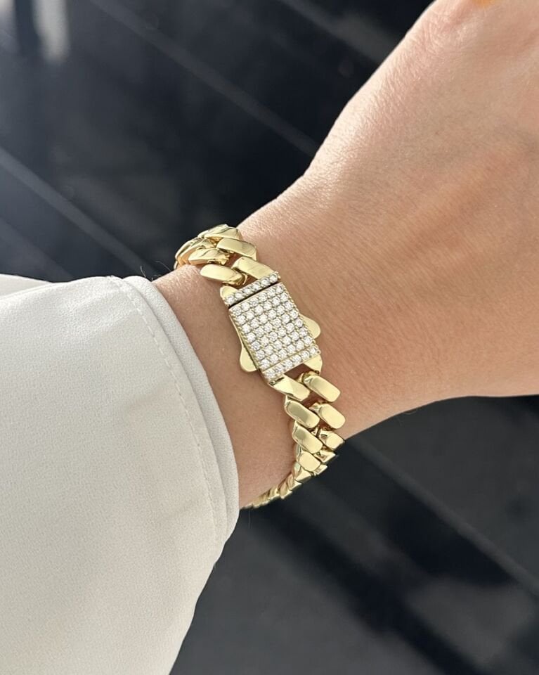 Açık Gold Kilidi Taşlı Gurmet Bileklik