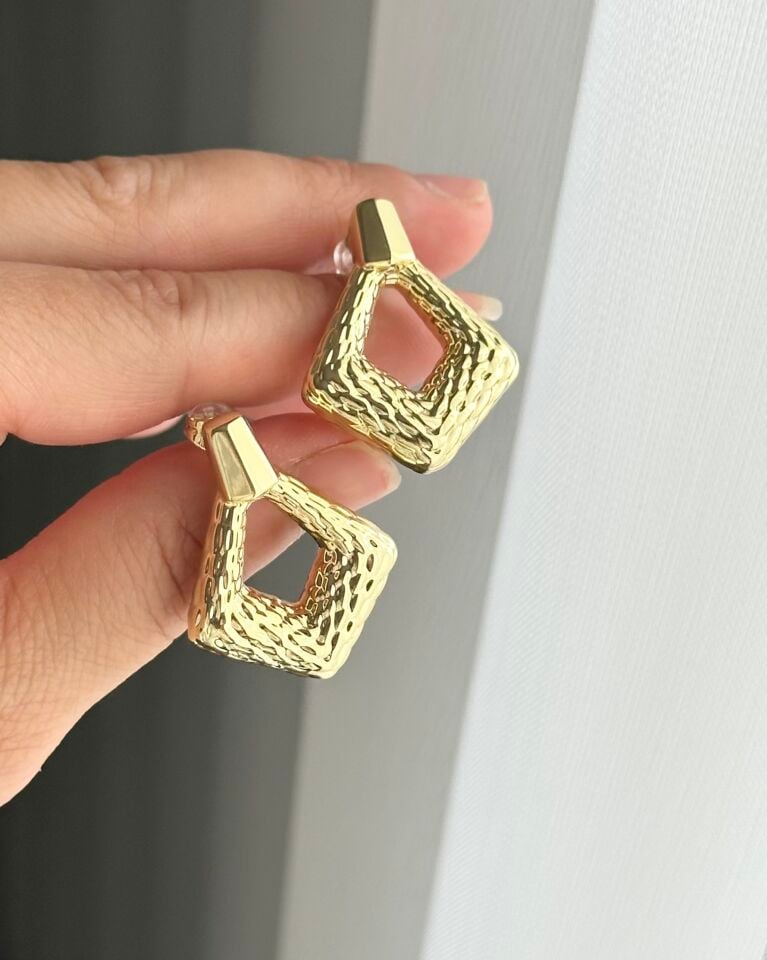 Açık Gold Vintage Desenli Küpe