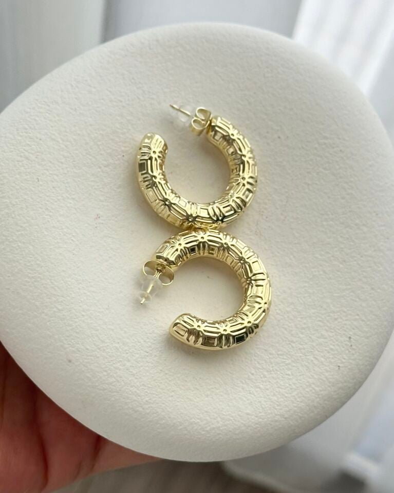 Açık Gold Desenli Boru Halka Küpe