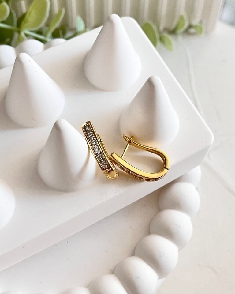 14k Açık Gold Kare Taşlı Oval Küpe