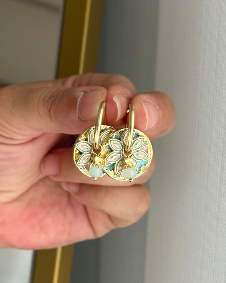 Sarı Detay Vintage Floral Küpe