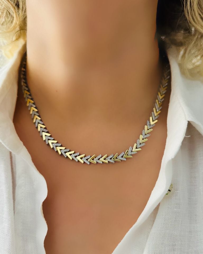 İki Renkli V Model Balıksırtı Kolye