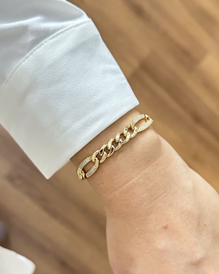 Açık Gold Taşlı Figaro Künye