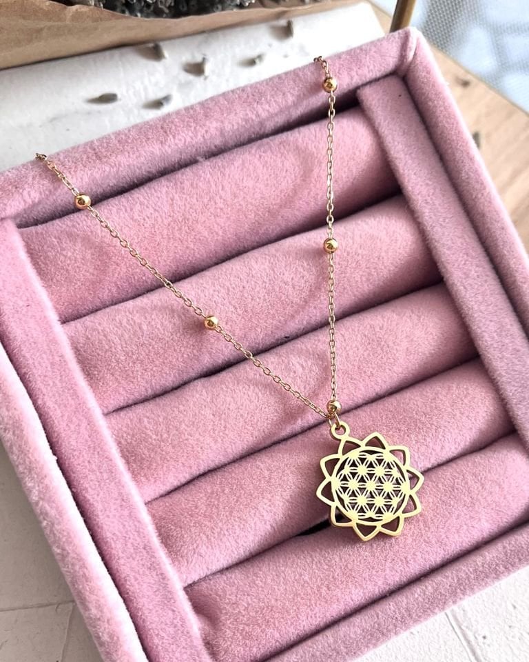 Topçuk Zincirde Çiçek Model Yaşam Çiçeği Kolye
